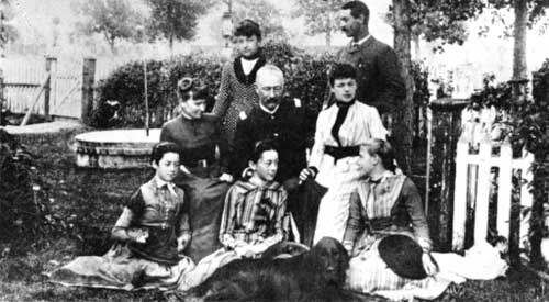cast of an amateur tableau