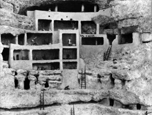 Cut-away model of Montezuma Castle