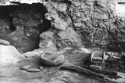 artifacts found in excavated ruin